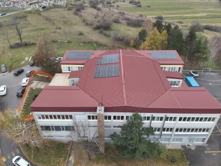 Sončna elektrarna na strehi OŠ Knežak